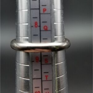 Round silver size 8.5 wedding band ring unisex. R112